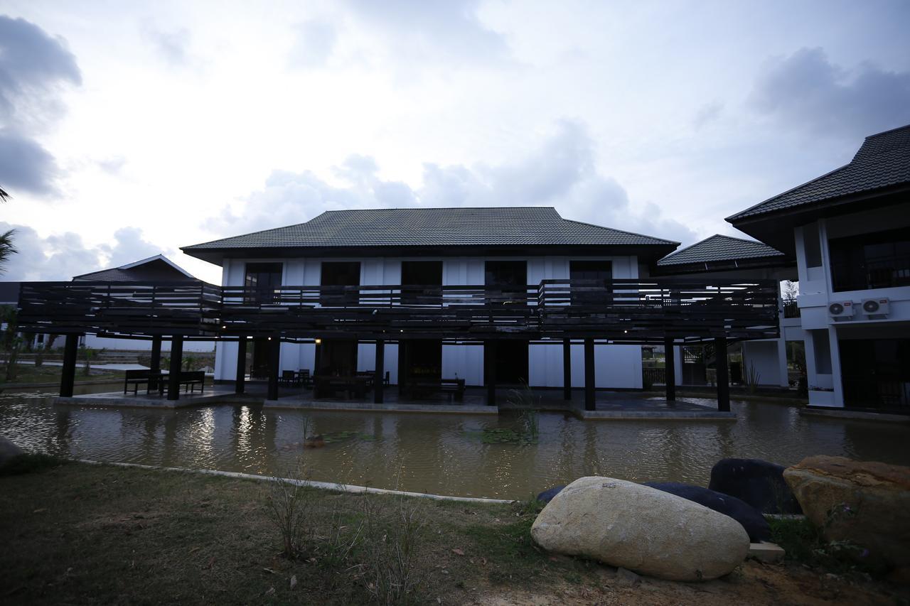 Kahyangan Resort Singkawang Esterno foto