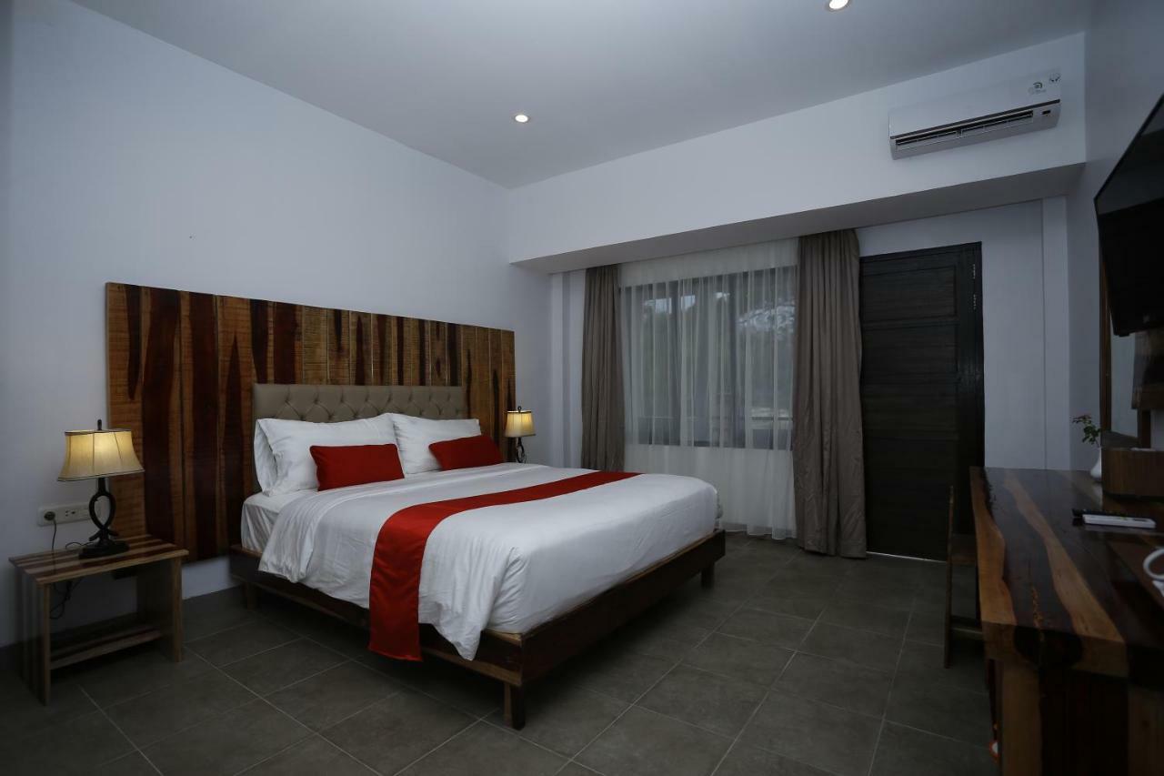 Kahyangan Resort Singkawang Esterno foto