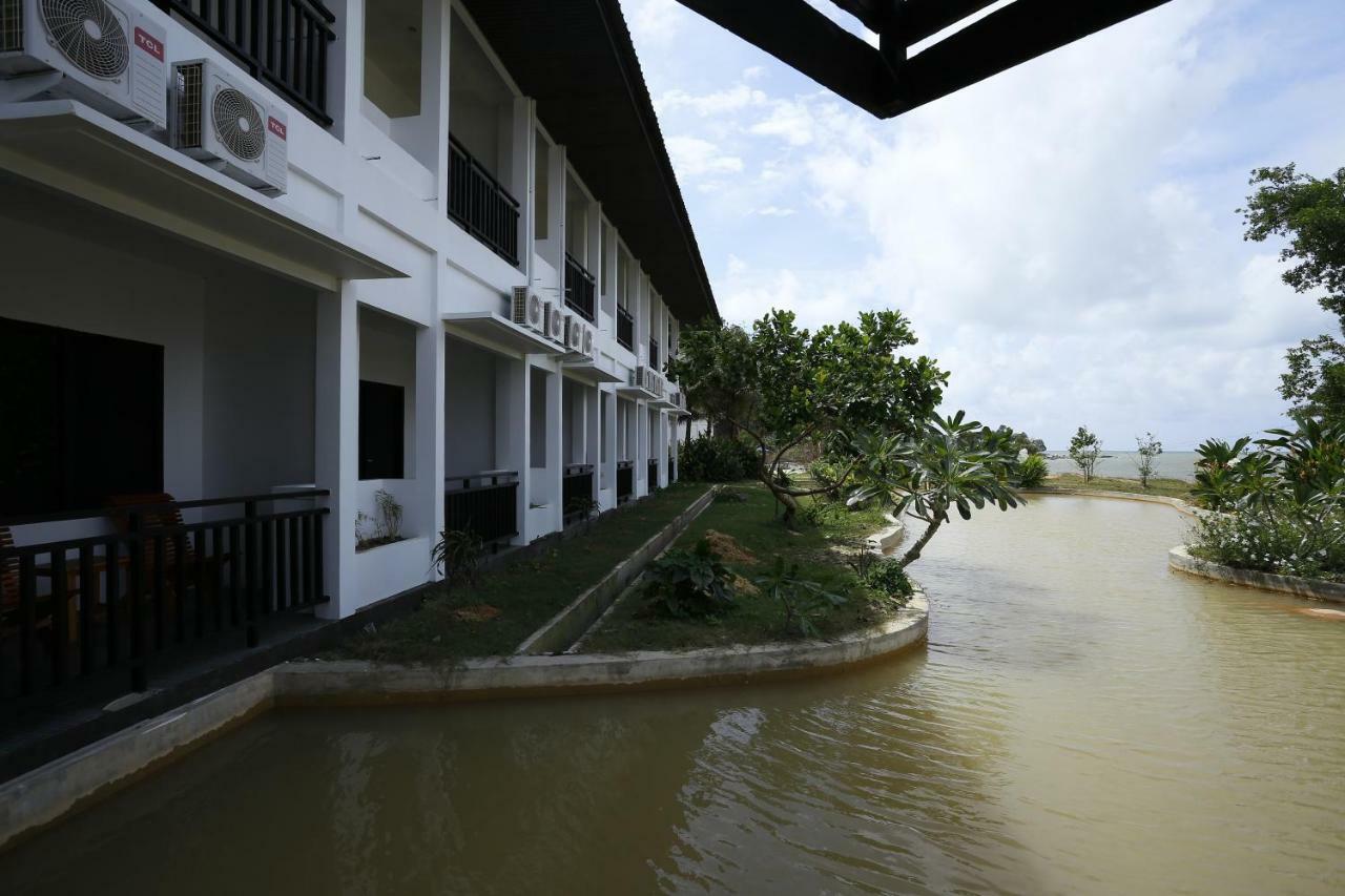 Kahyangan Resort Singkawang Esterno foto